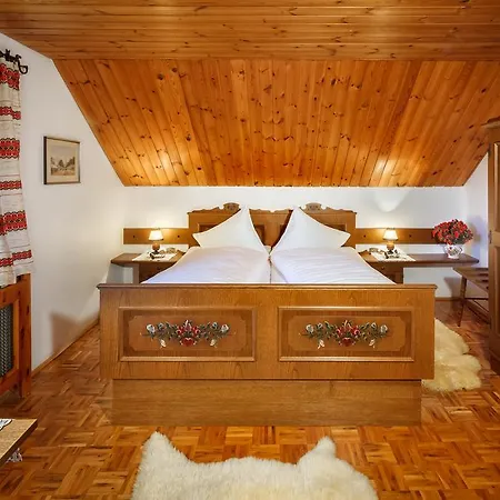 Alpina Holiday Living Ferienhaus * Tweng